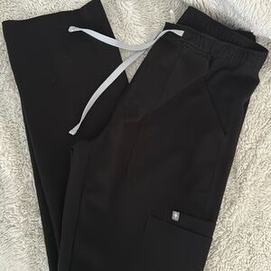 Men’s Figs Slim Cairo Cargo Scrub Pants - Black